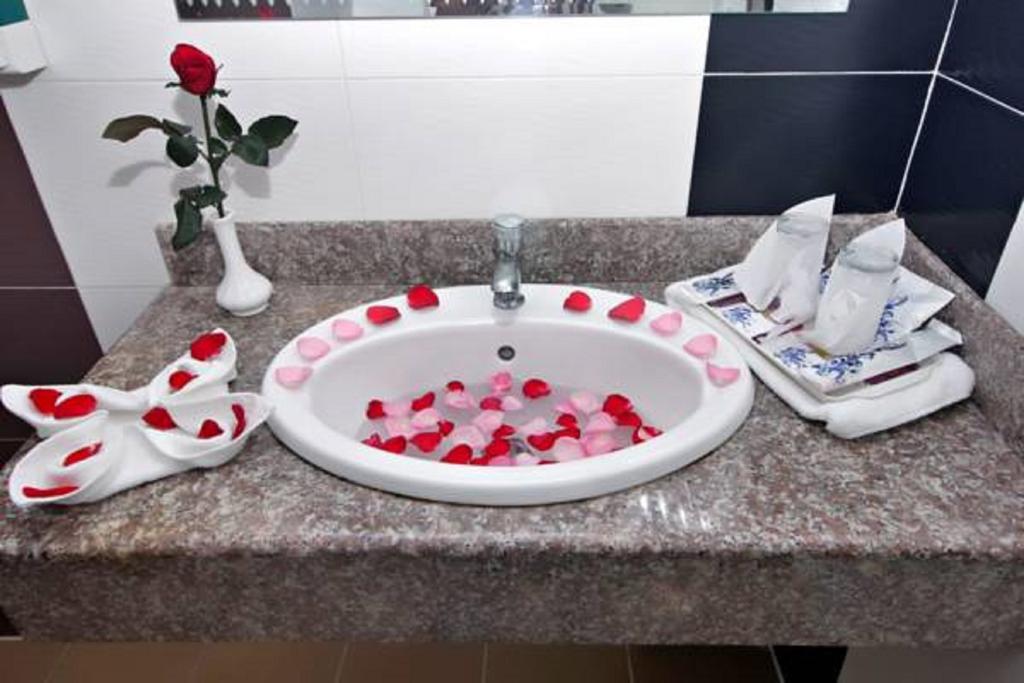 Diamond Crown Hotel Gyogon Екстер'єр фото