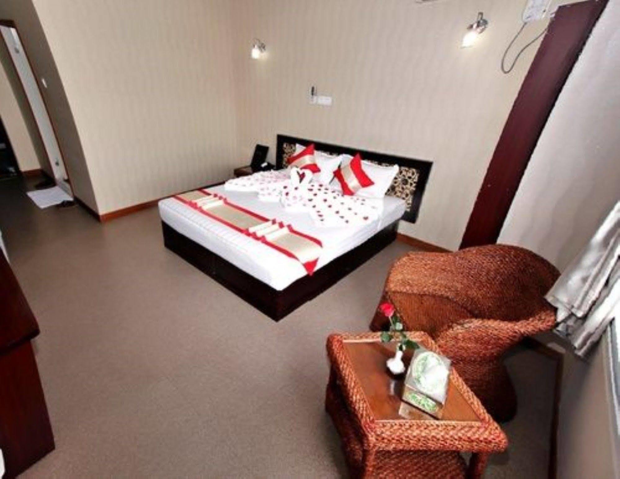 Diamond Crown Hotel Gyogon Екстер'єр фото